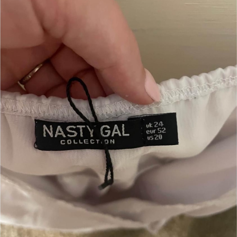 White satin wrap dress - Picture 2 of 4